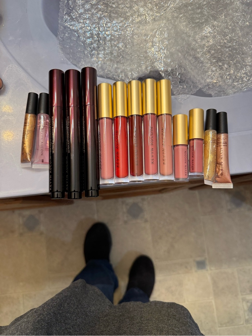Kevyn Aucoin Lip Gloss/Molten Lip Color/Contouring Wand Bundle
